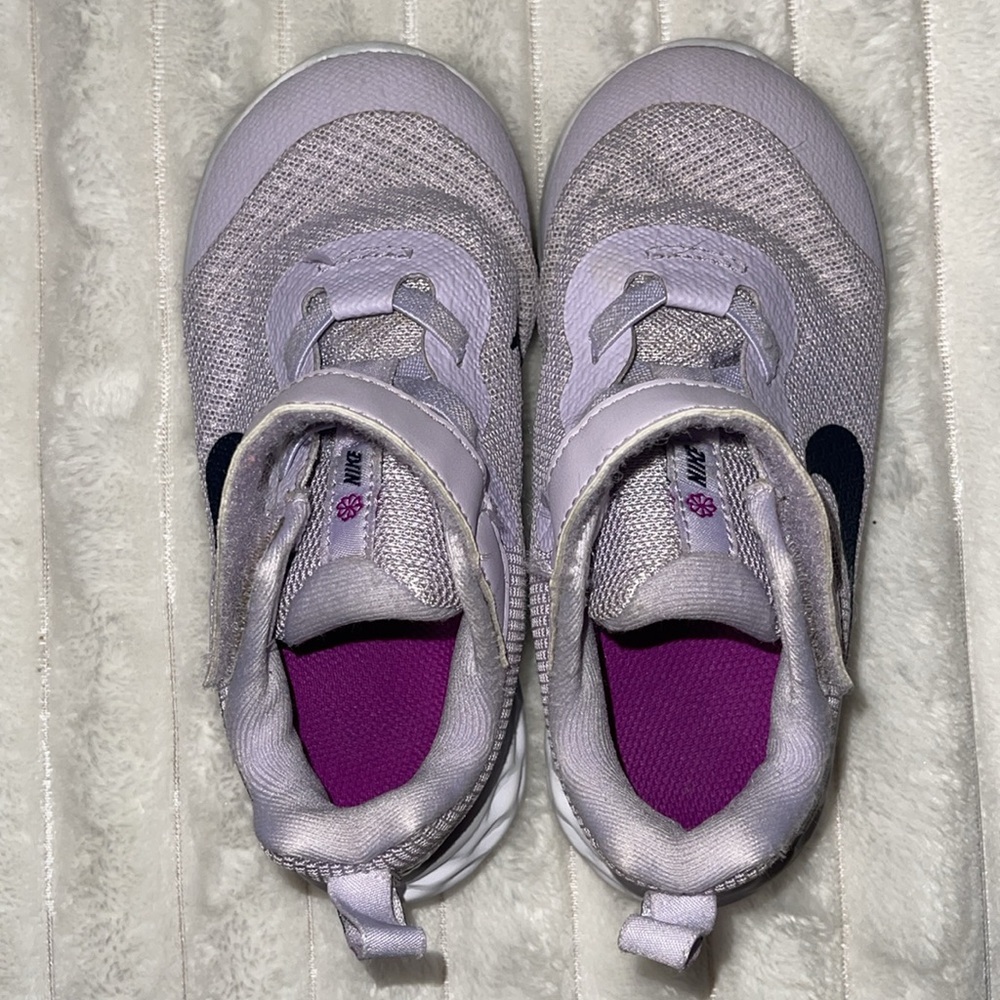 Nike Kids Sneakers in Light Purple and Black - Picture 7 of 8